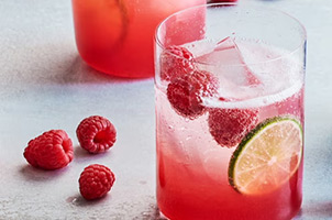 Limonade pétillante à la lime et à la framboise