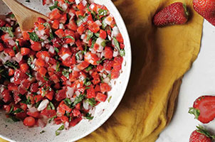 Salsa de fraises à la menthe et au cumin rôti